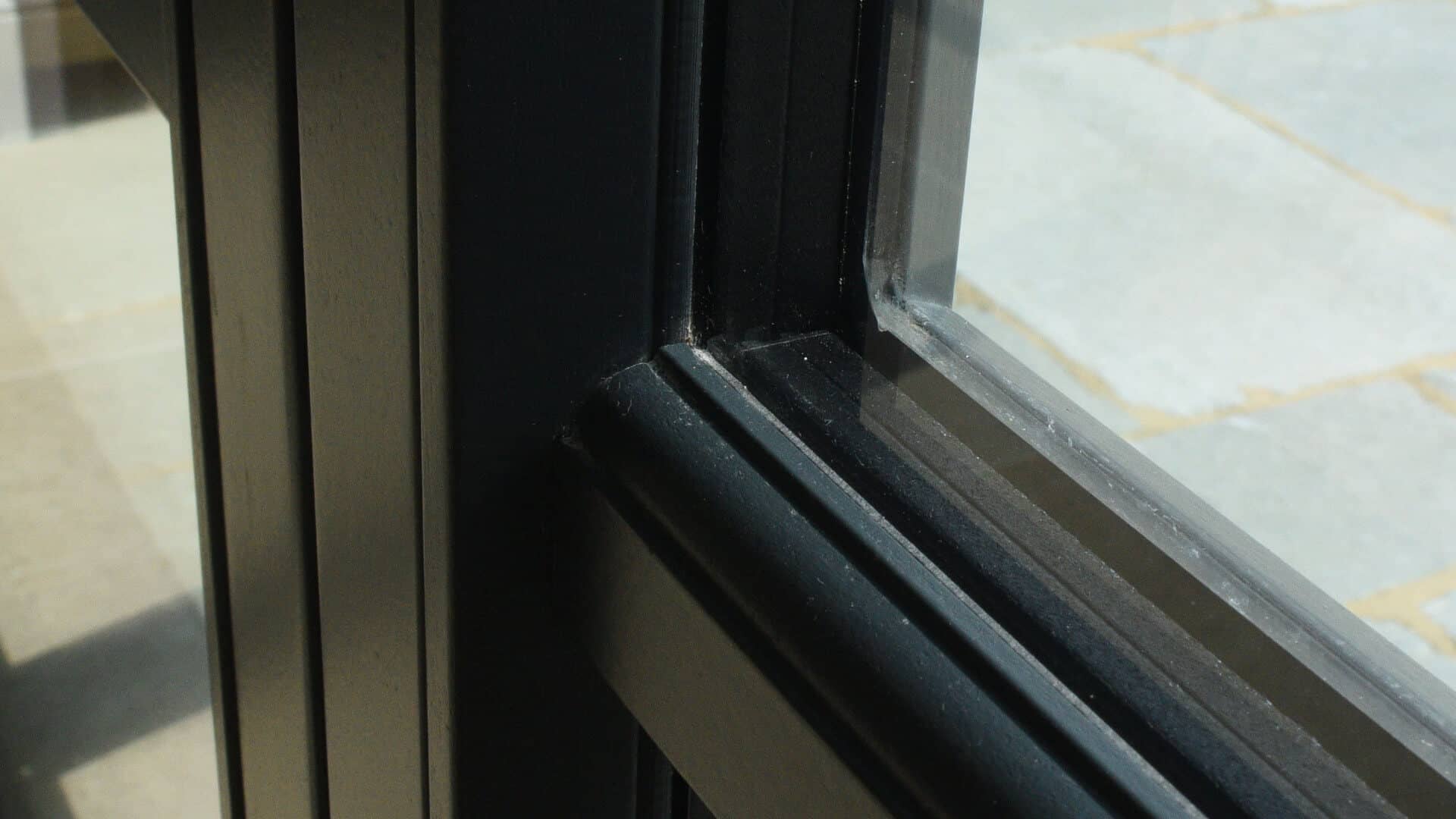 تأثیر اسپیسر پنجره بر دوام و عمر مفید پنجره‌ها