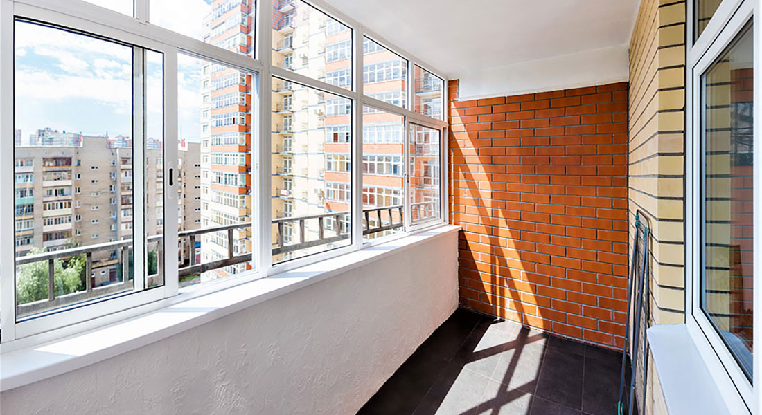 پنجره بالکن ریلی