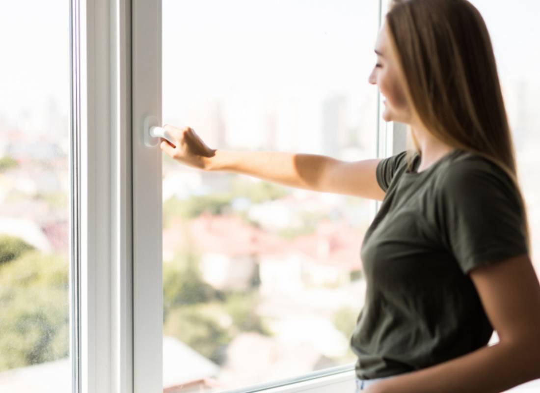 پنجره UPVC تک حالته