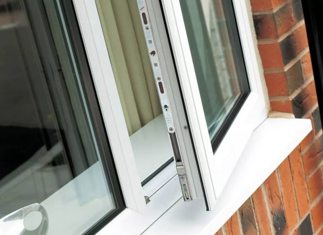 پنجره UPVC تک حالته